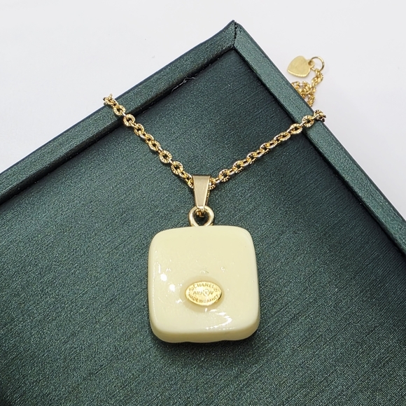 Chanel Gold and Cream Pendant Necklace - Picture 3 of 5